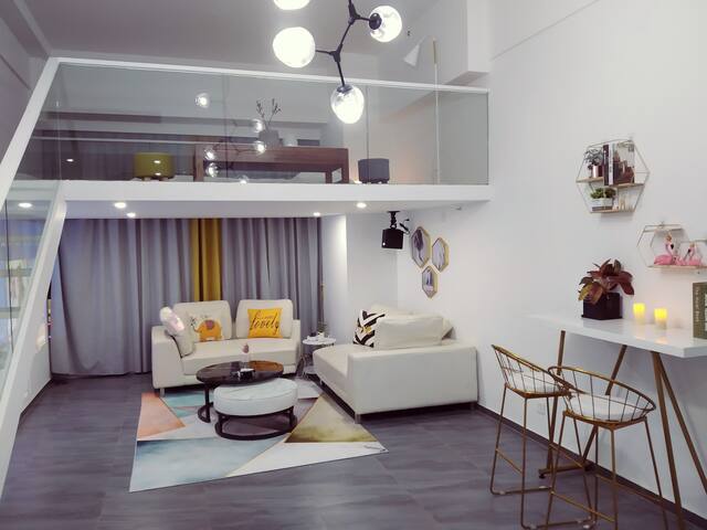 米公寓民宿(会展中心苏宁广场)复式loft双影视网红房