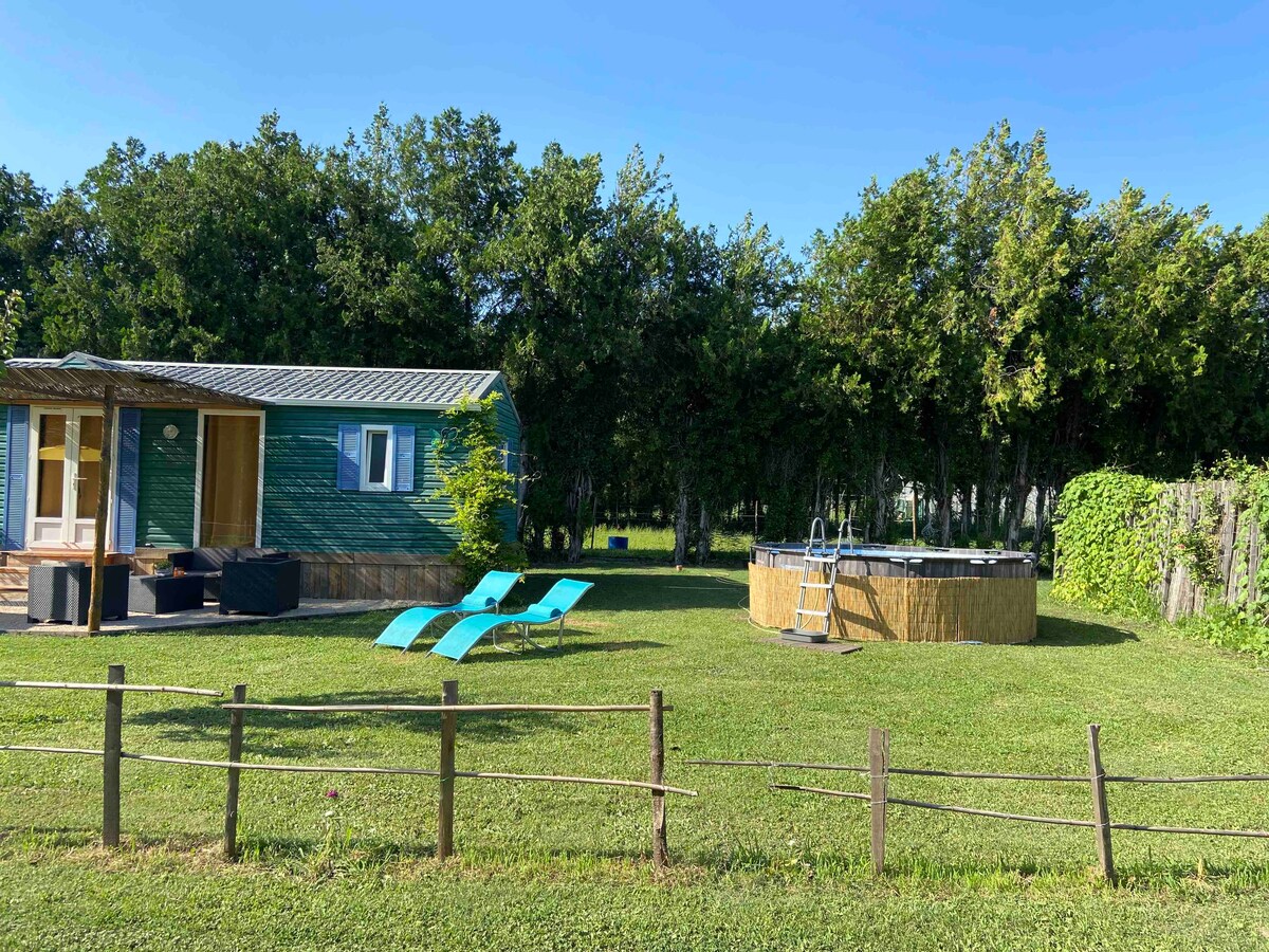 Charmant gîte cabane en pleine nature avec piscine