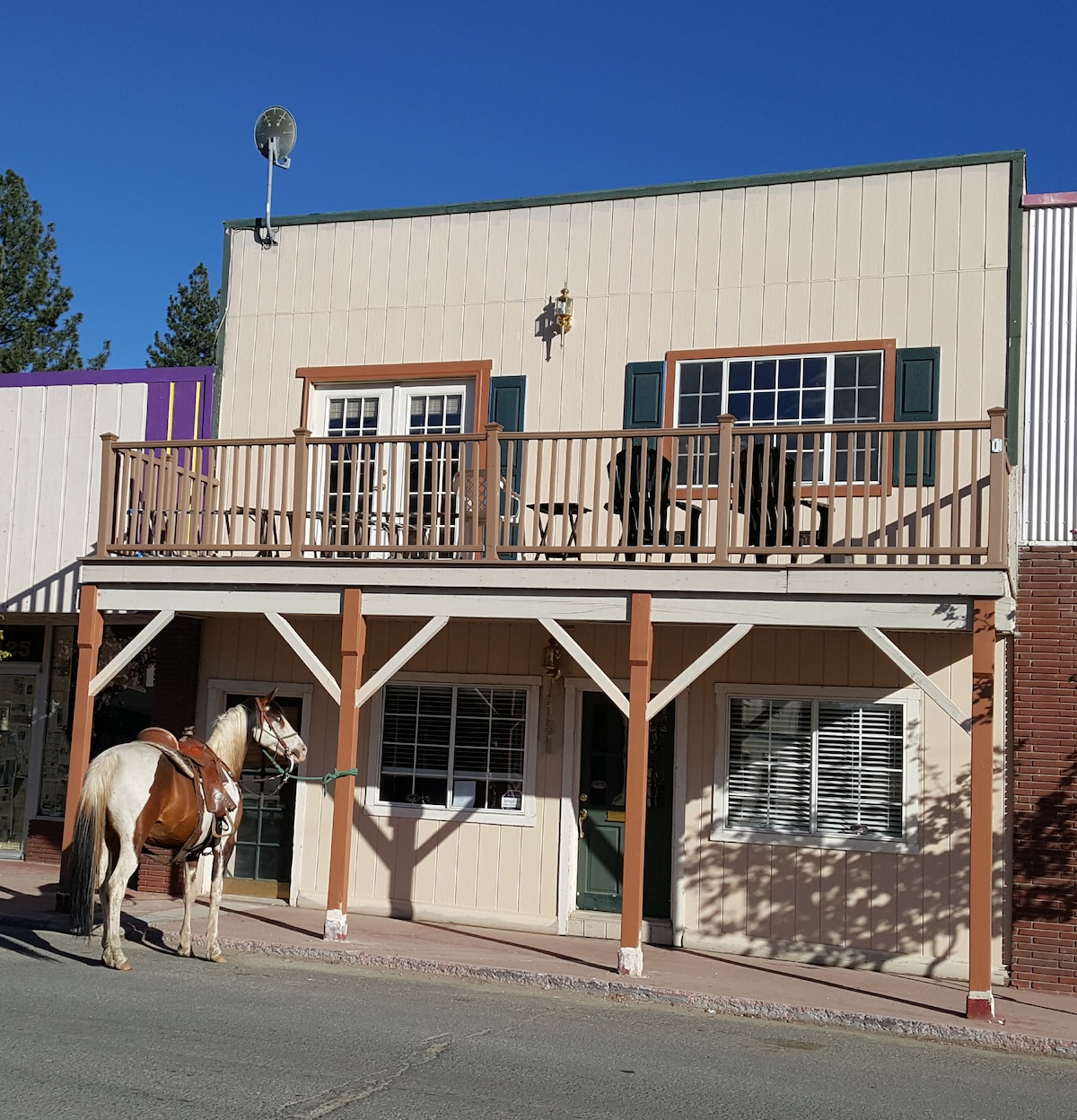 Portola Depot BnB ， by Feather River & Train Museum