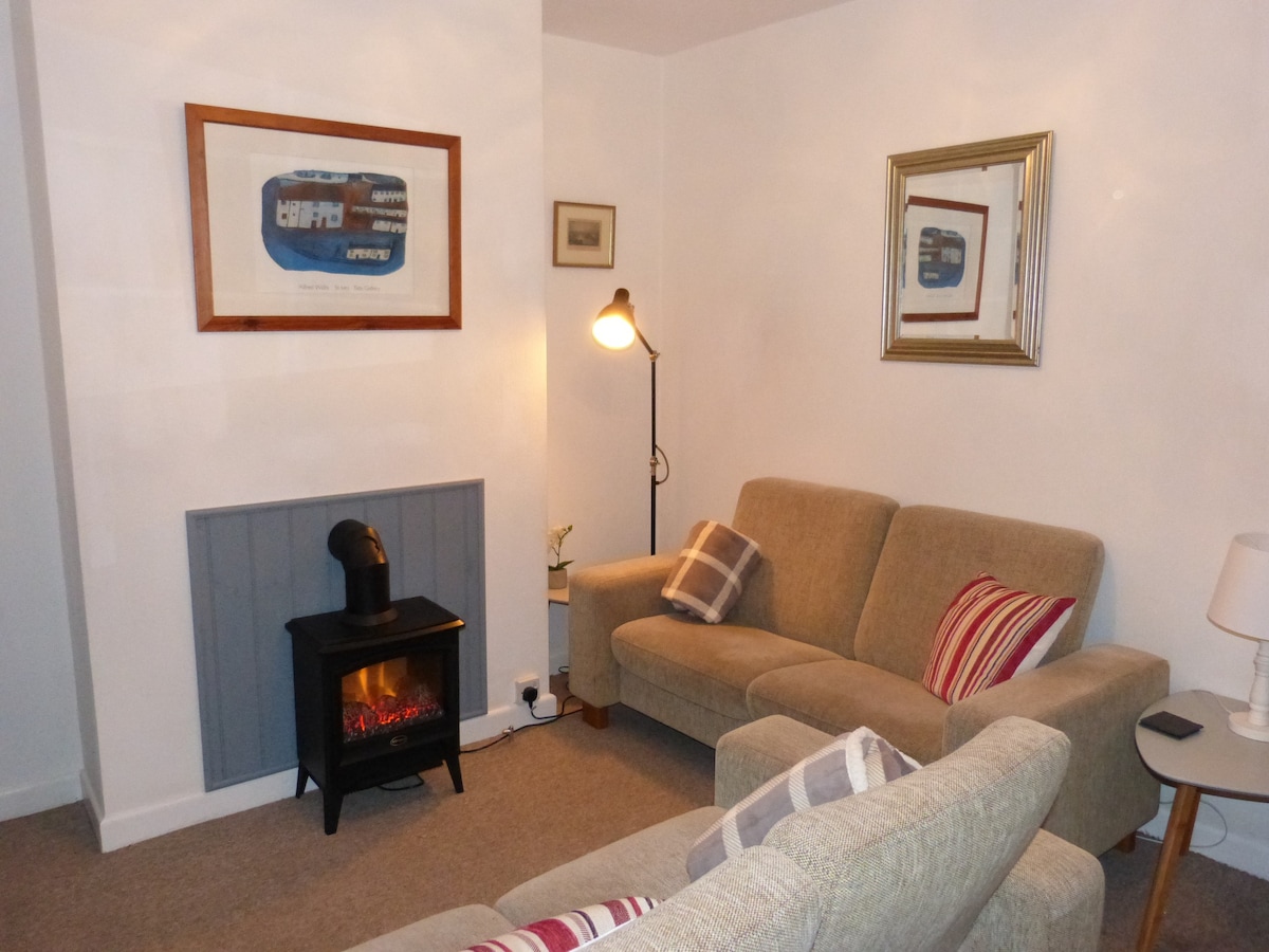 Marina Cottage, Newark.  Minimum 3 nights booking.