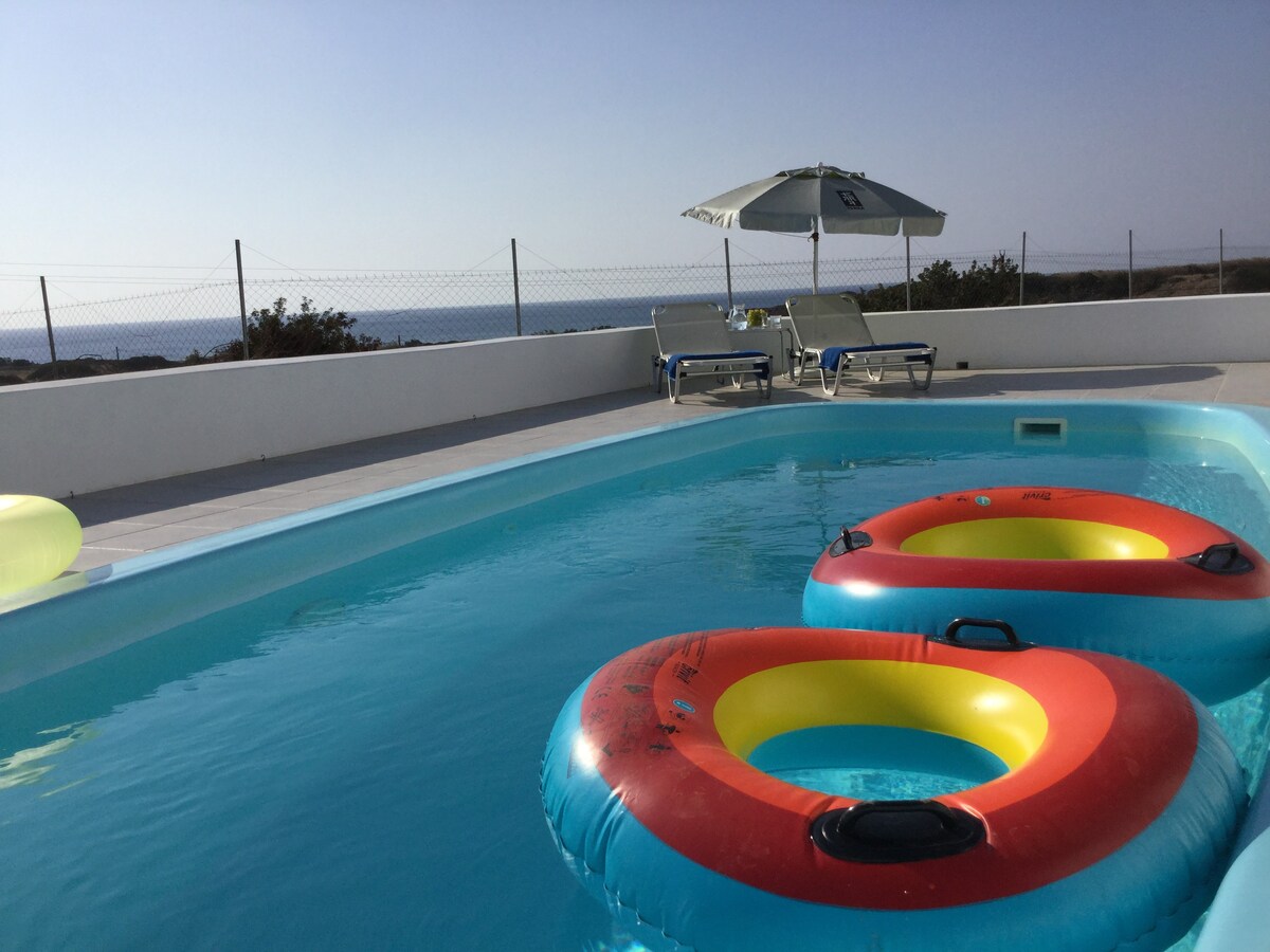 Sea Breeze Villa: Beach, Pool, Privacy!