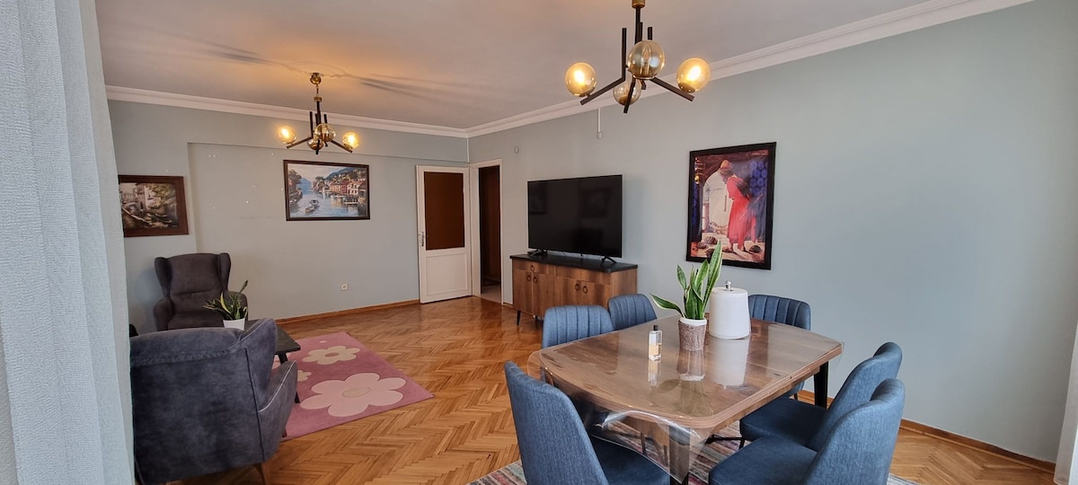 Big Room, Near the Bostancı Metro Station (M4).