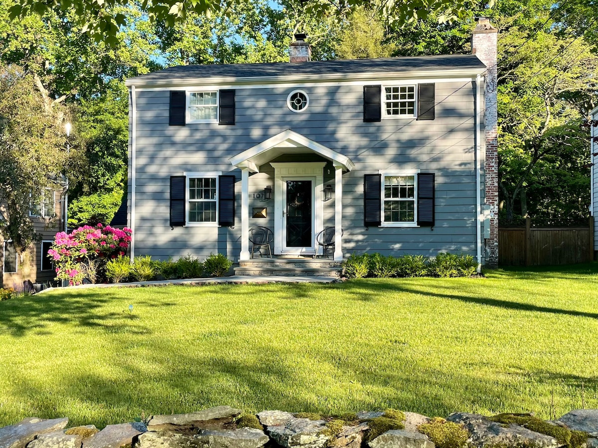 Cozy English Summer House in Connecticut