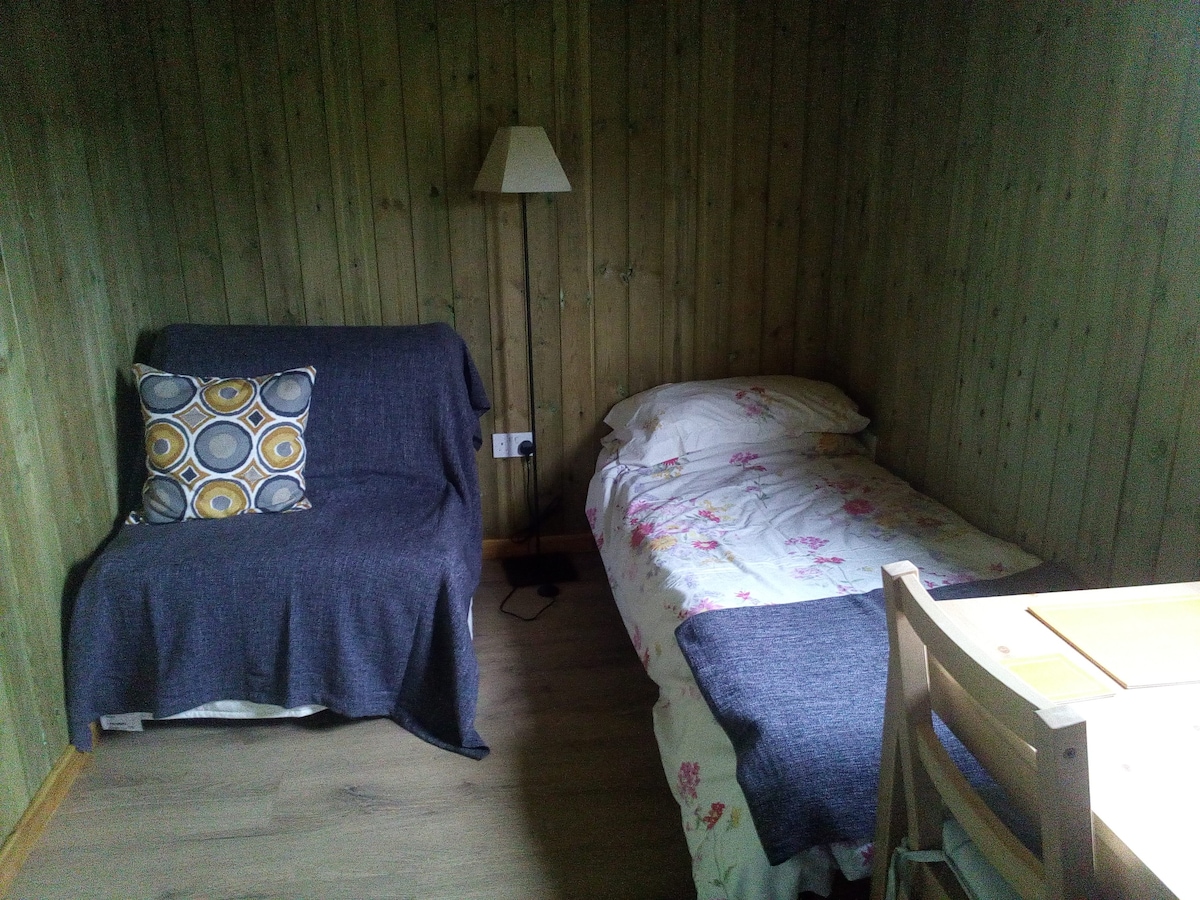 CORRIEHALL STOPOVER-hut3of4 CHARTREUS 2张单人床