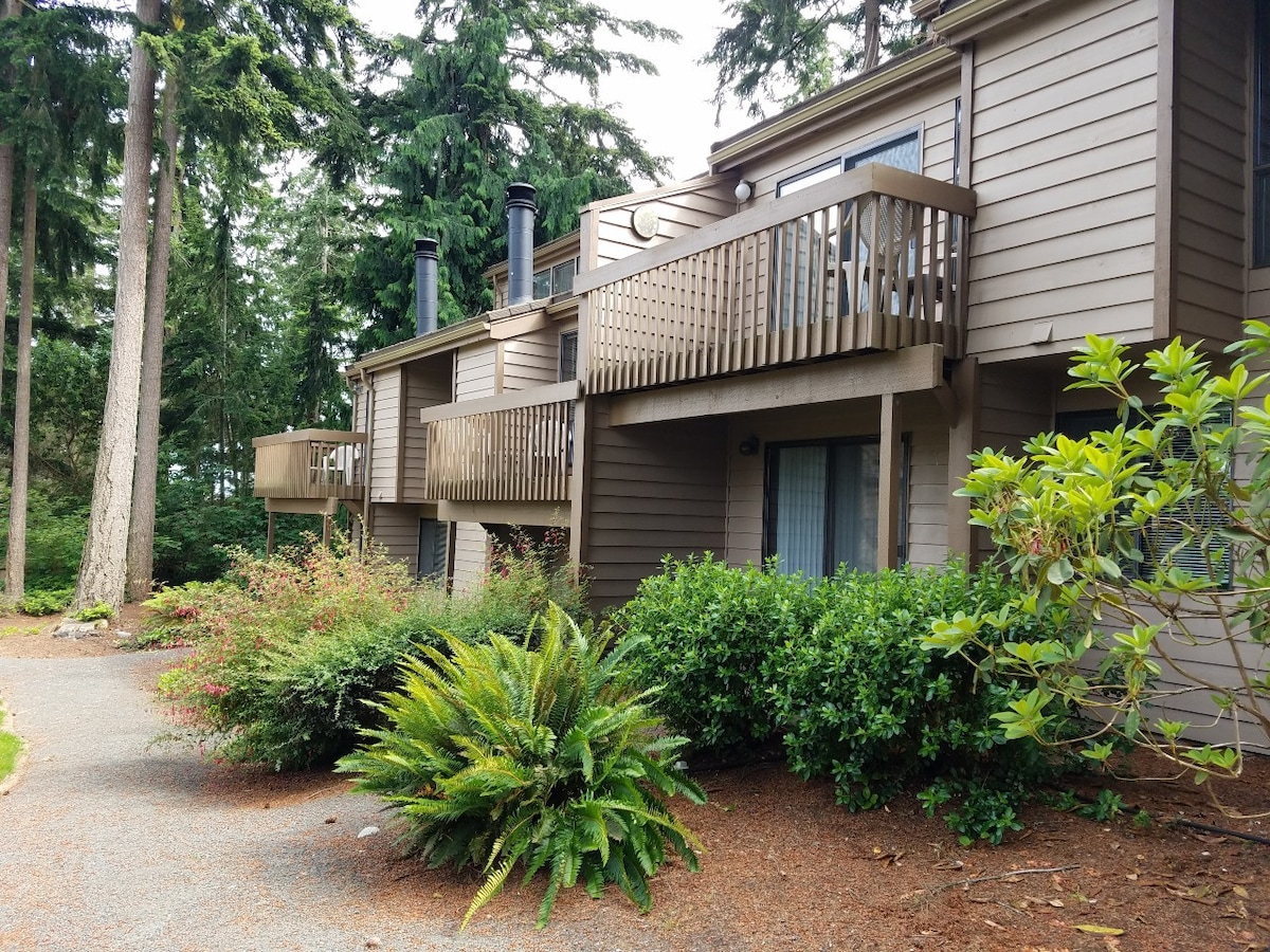 Spacious 2BR townhome in Kala Point, private beach