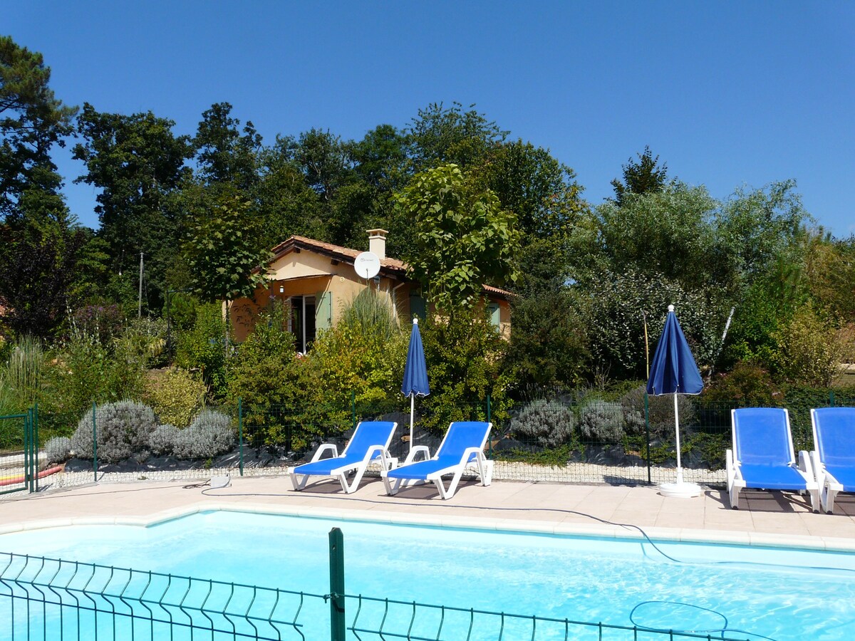 cottage EMERAUDE heated pool, 5 pers., free wifi