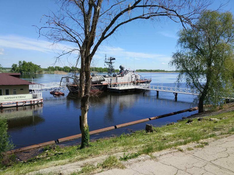 在伏尔加河畔度过愉快的假期。