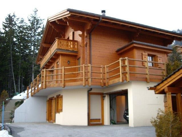 Wood-all-around spacious chalet with mountain view
