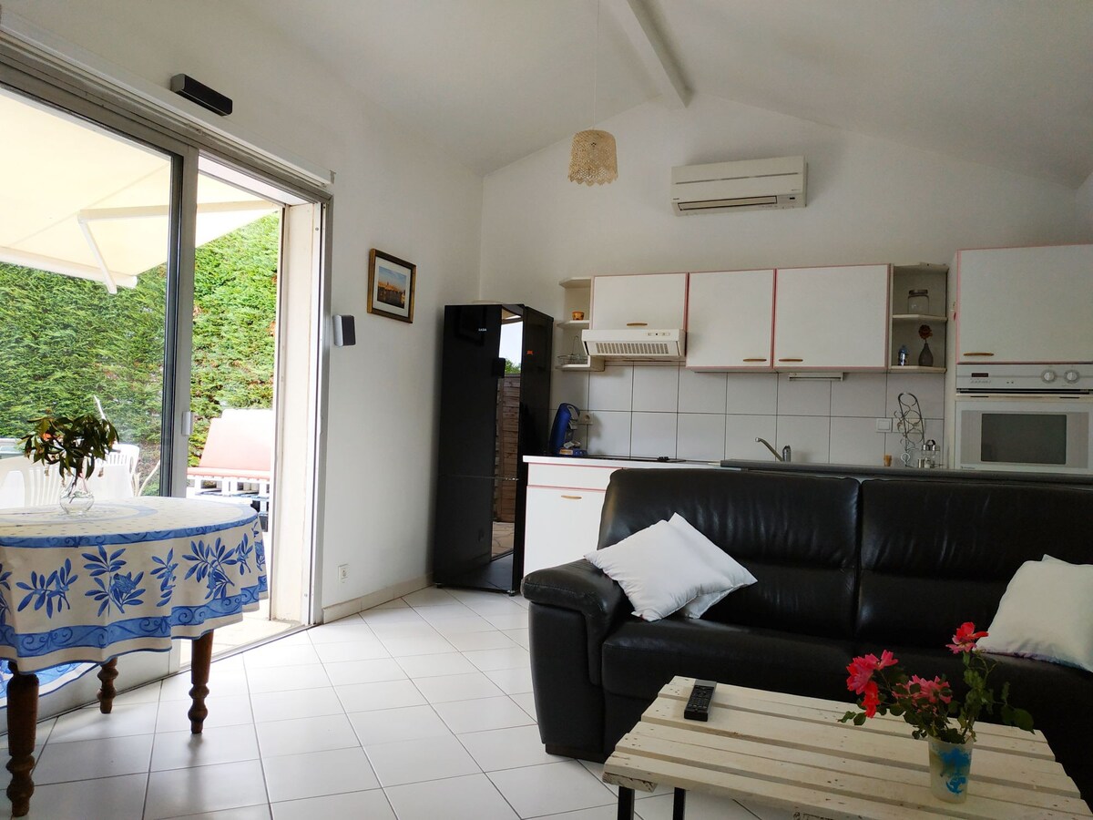 BIDART - LOVELY FLAT WITH TERRACE AND GARDEN