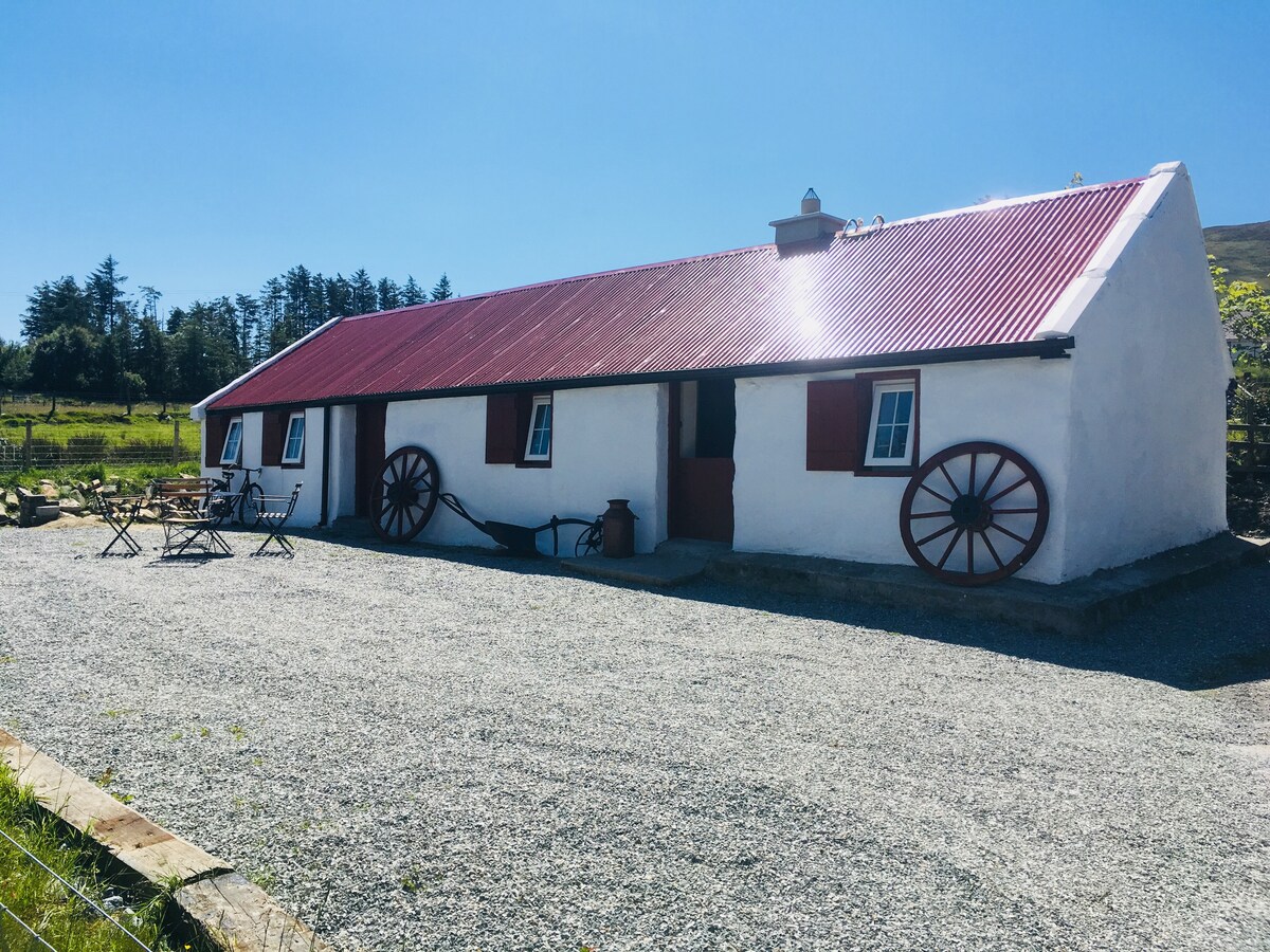 Central Donegal Riverbank传统小屋