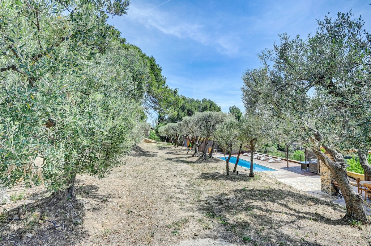 Calme et colline Aubagne au pied du Garlaban