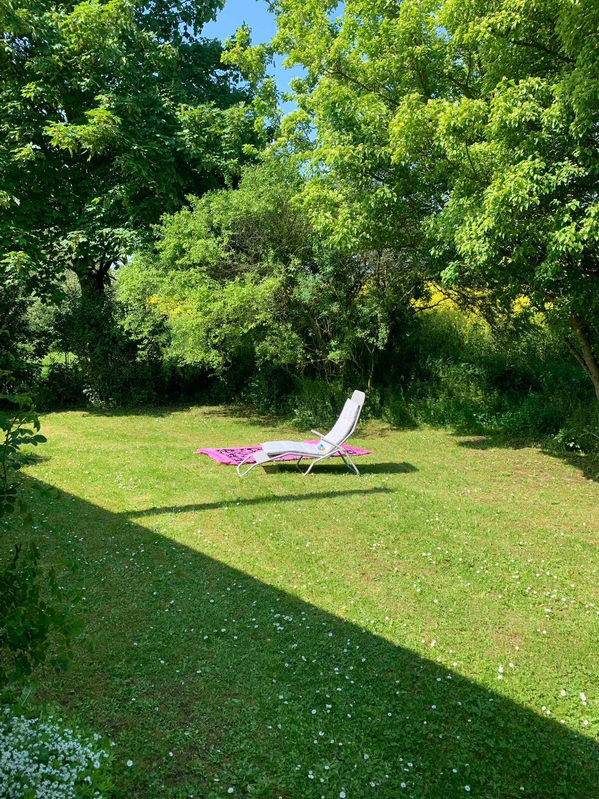 Gemütliches Häuschen mit Kamin und großem Garten