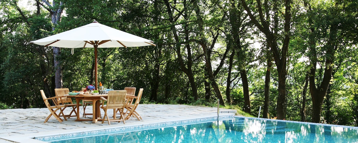 Villa Casolare: un incantevole rifugio con piscina