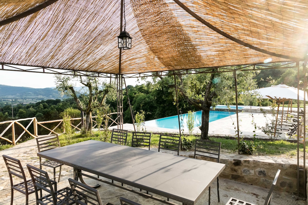 Casa Uliveto托斯卡纳-翁布里亚边境，带泳池和景观
