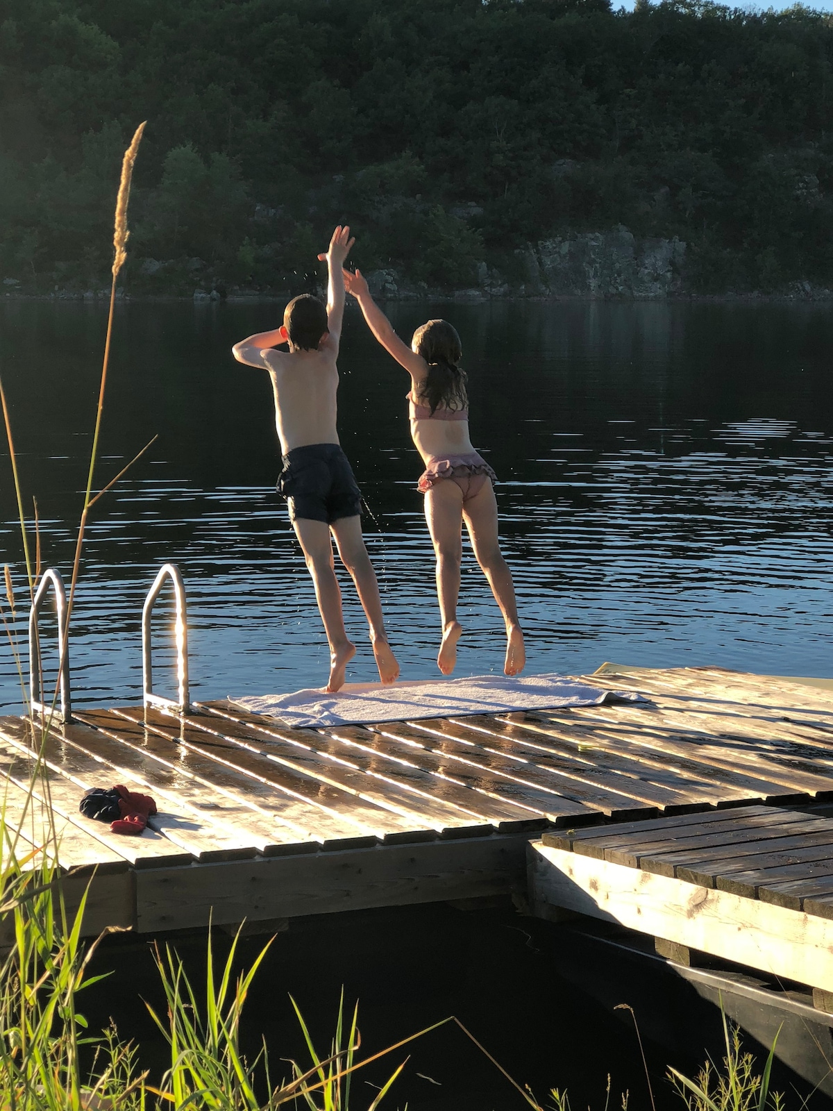 Family Getaway on Private Lake close to Kingston!