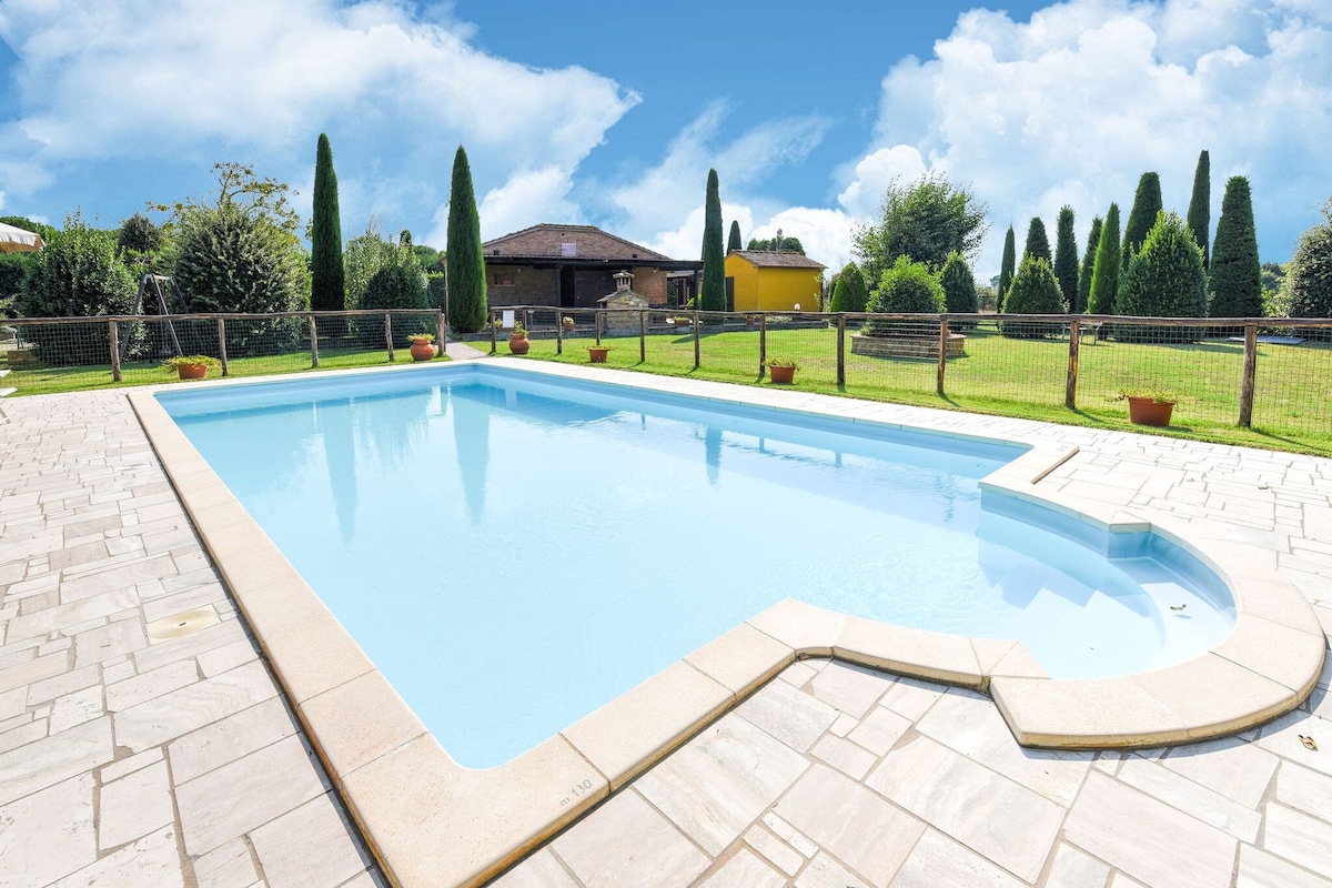 蒙特普恰诺（ Montepulciano ）的现代度假之家（带泳池）