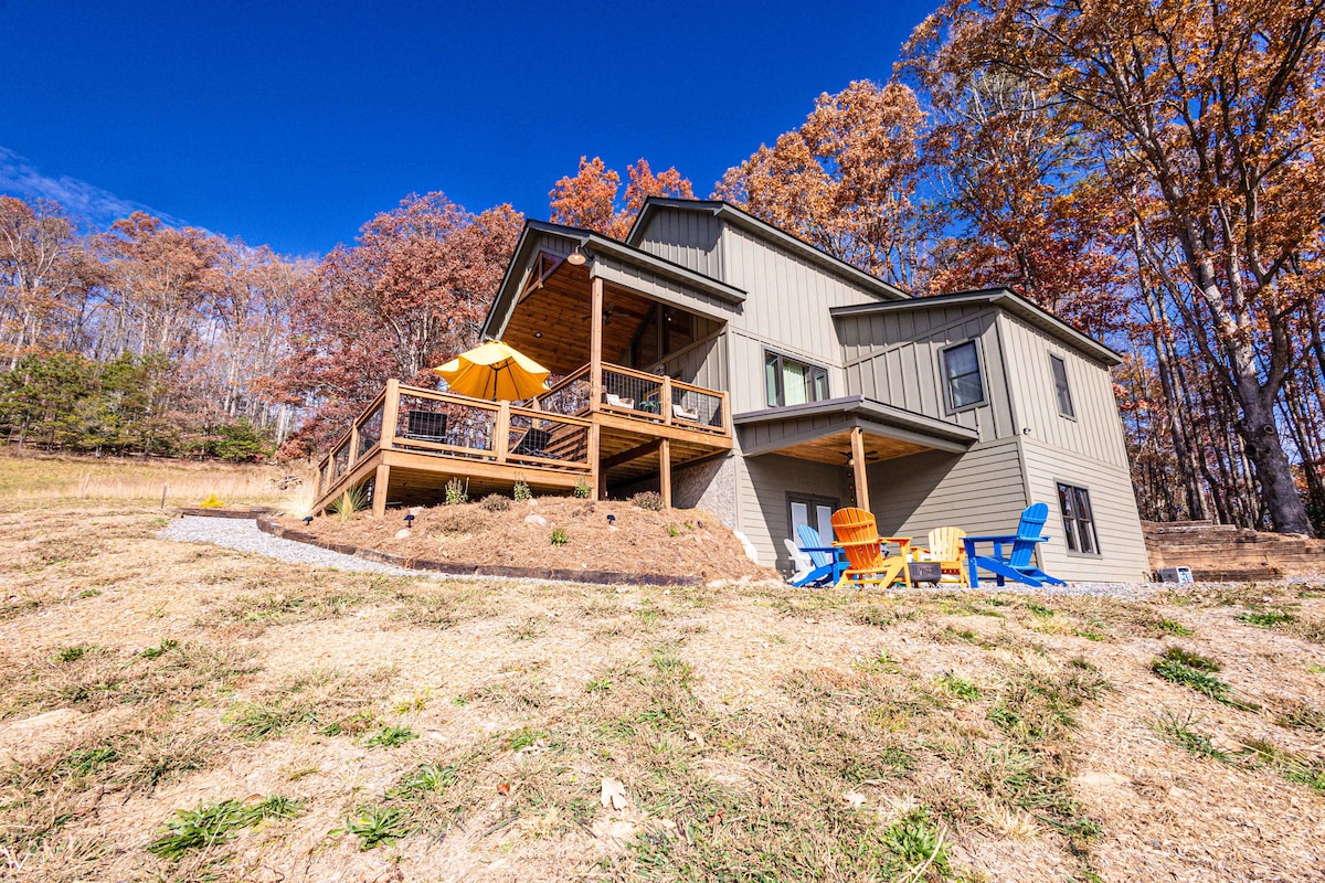 New Custom Home in Bryson City! Pet Friendly!