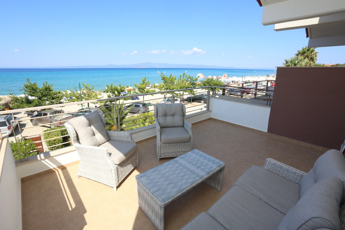 Villa The View - Beachfront, 5 Bedrooms, BBQ, View