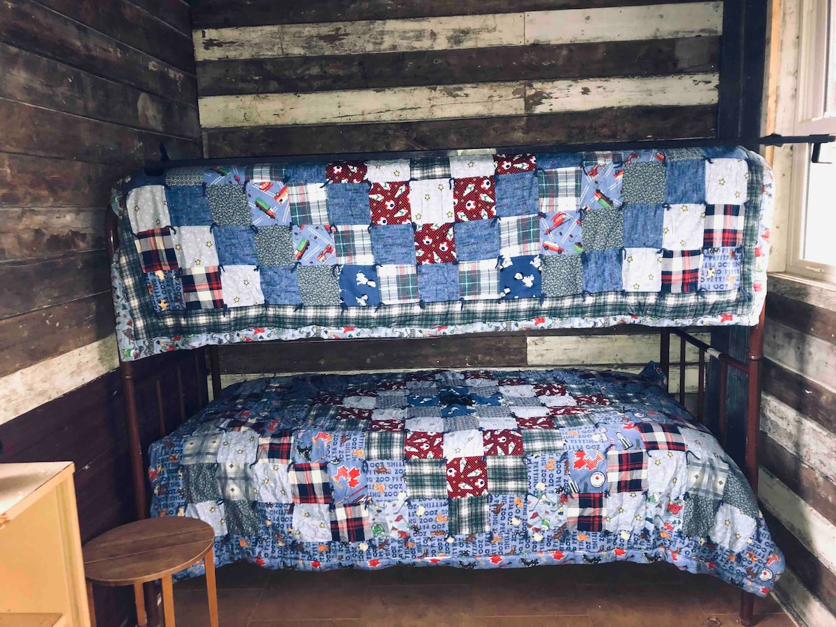 Fiddler 's Hollow Cabin at Stone Gate Farm