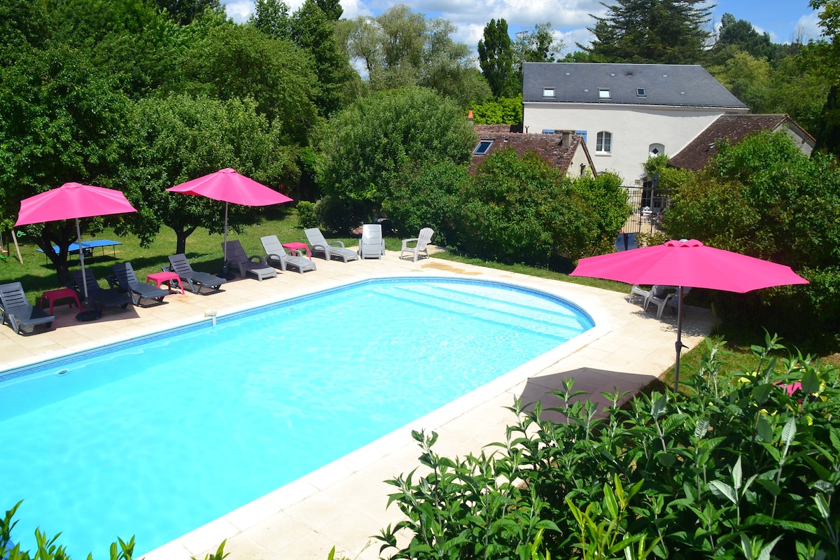卢瓦尔小屋（ Loire Cottage ） ，可容纳4人，靠近湖泊，拥有宽敞的游泳池