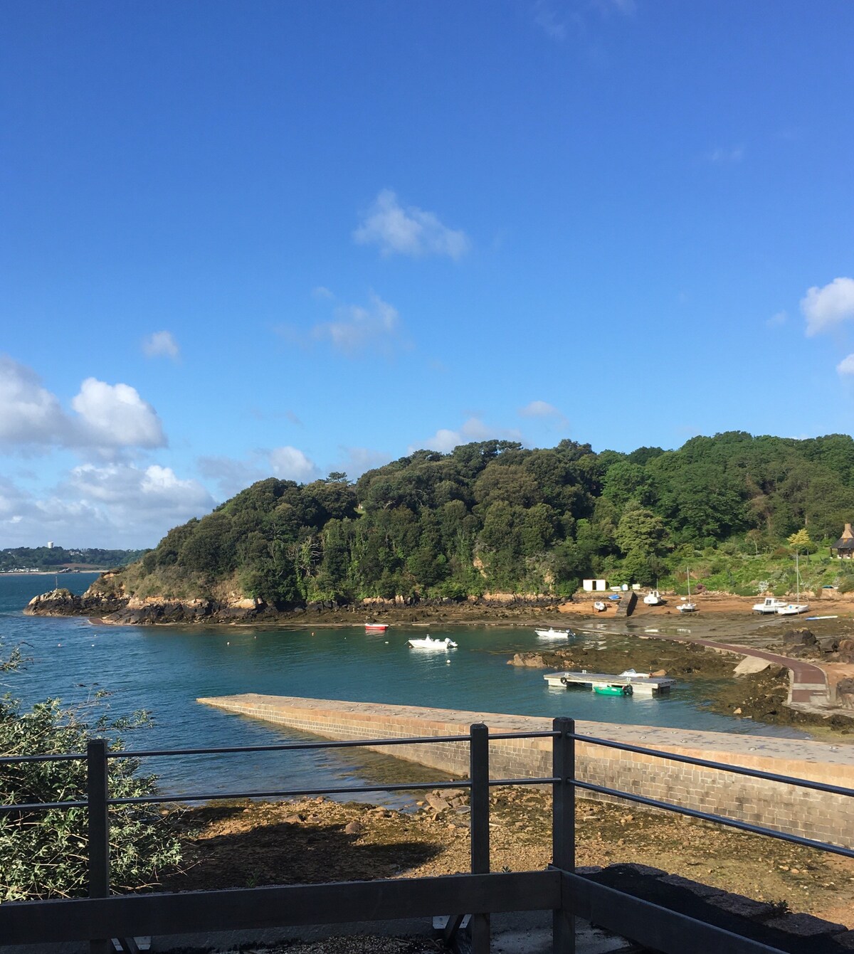 布雷哈特海景公寓