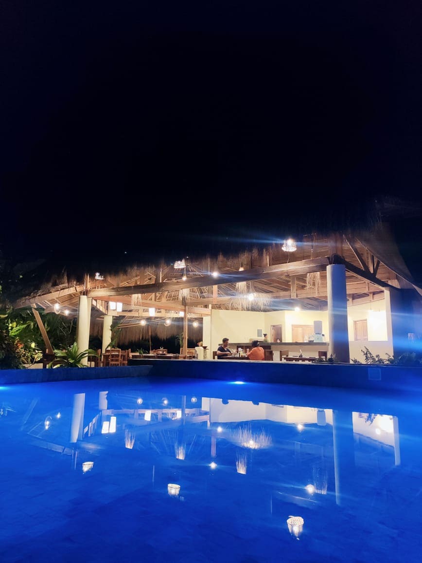 豪华客房-空调/HW +现场游泳池和餐厅