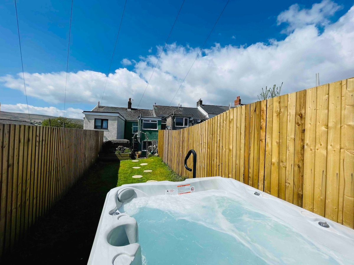 Bluebell Cottage *HOT TUB*  Edge of Brecon Beacons