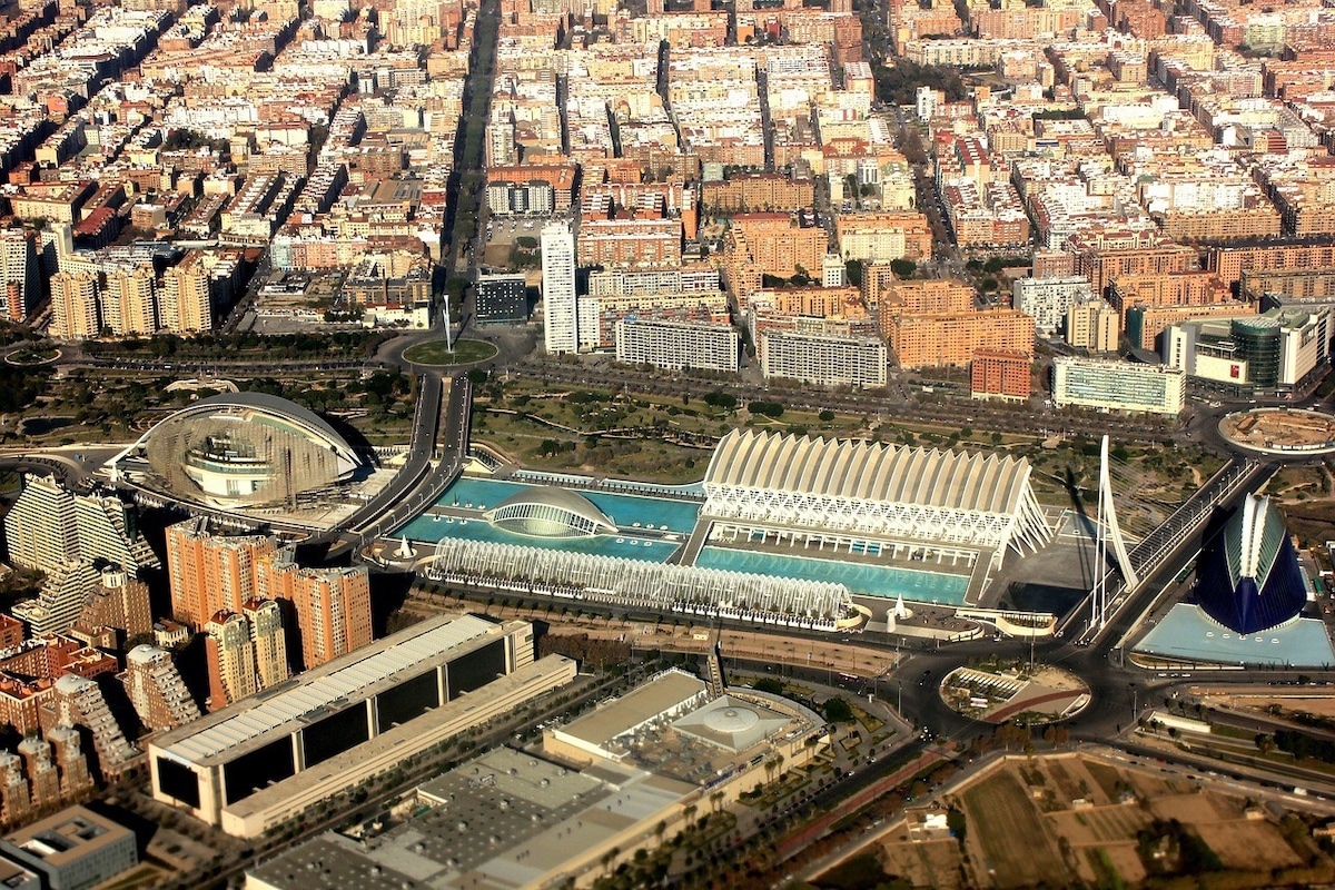 Valencia Paiporta超大双人床客房。