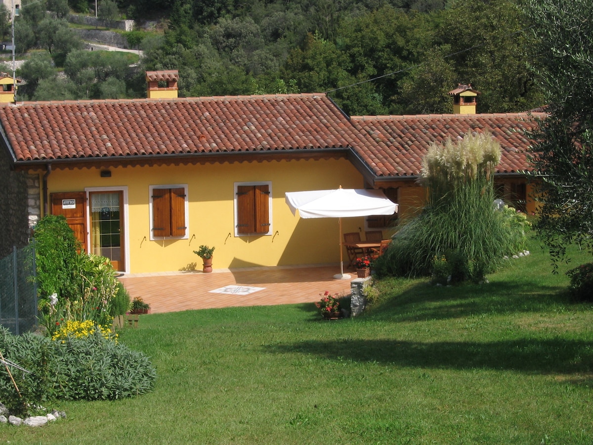 'Casa con Giardino'     M0230450212