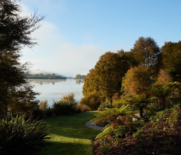 Luxury Lakehouse at Takapoto Estate