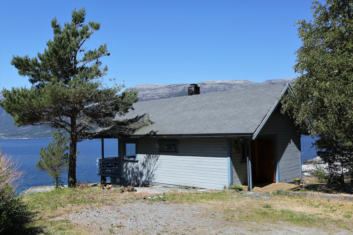 Hardangerfjord旁边大型舒适小木屋