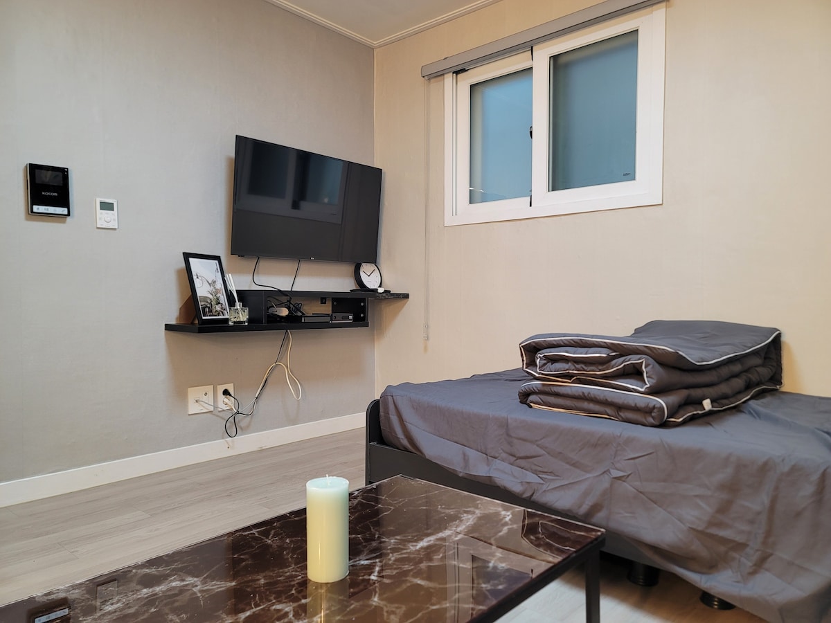 neat and comfortable accommodation in the city 301