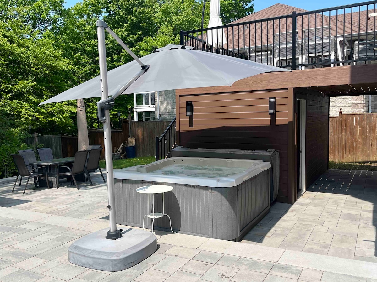 Outdoor Paradise in Barrie-Year round hot tub