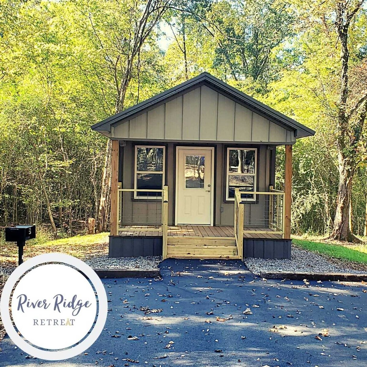 Adorable Tiny House Cabin- Lake Guntersville