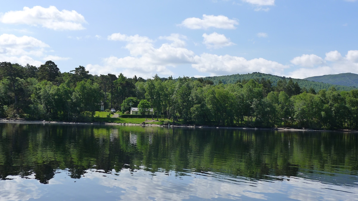 拉诺克湖（ Loch Rannoch ）的情侣/独自海滨度假屋