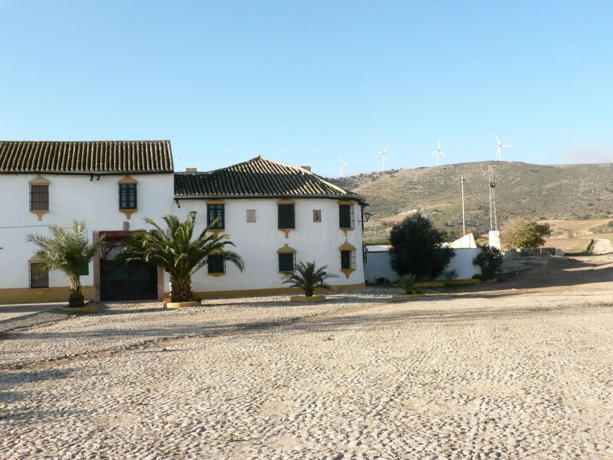 Cortijo la Colá ，位于Ronda和Caminito del Rey之间