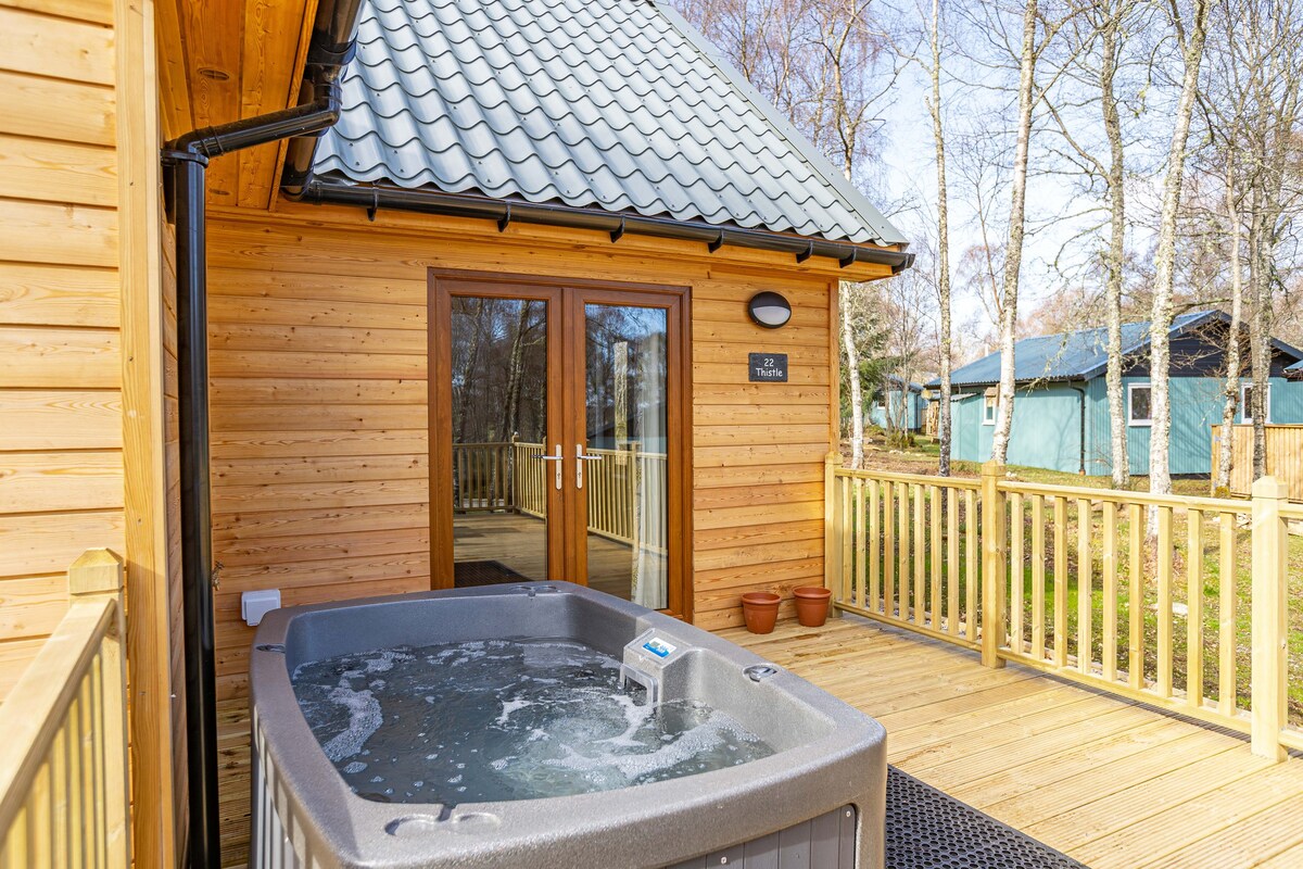Thistle Lodge 22, sleeping 2, with Private Hot Tub
