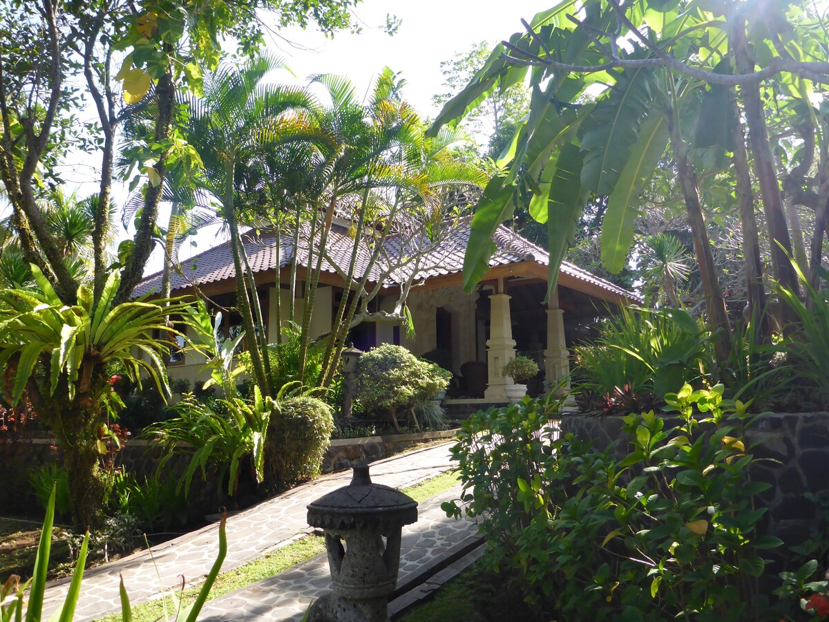 带泳池的三卧室私人别墅，位于孟都克谷（ Munduk-valley ）