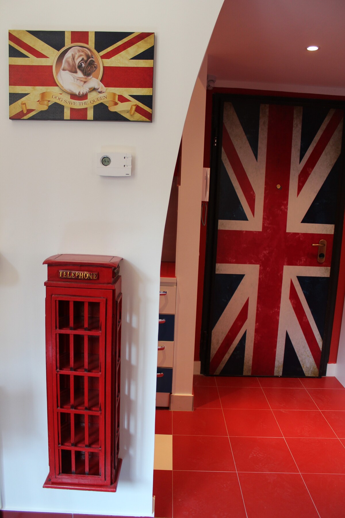 Little Britain单间公寓@ GaribaldiStation