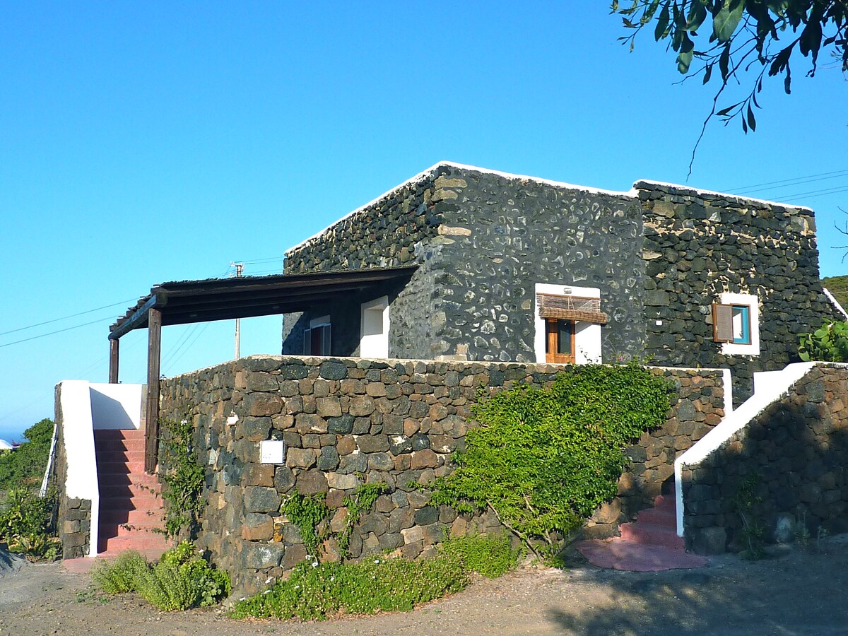 Dammuso con vista mare panoramica