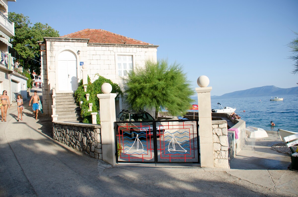 Guesthouse by the sea - Villa Zvonko .