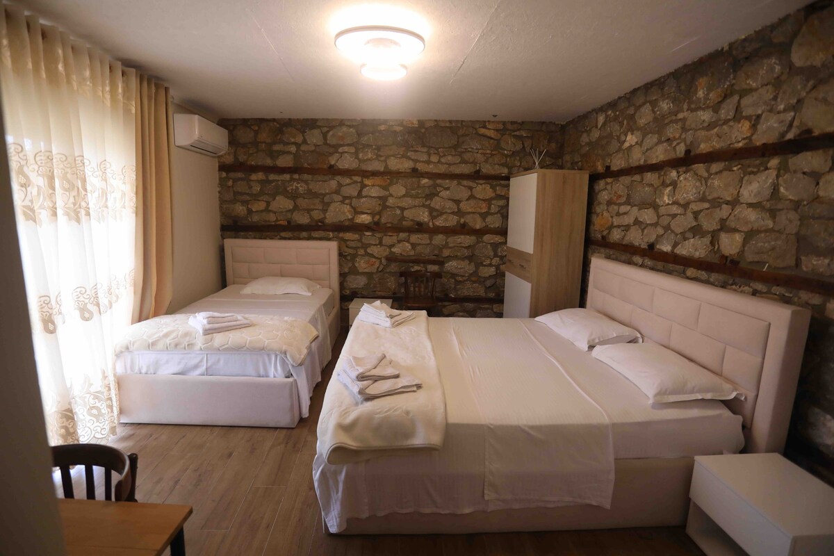 Comfort Triple Room- Vila NDRIO (Tushemisht)