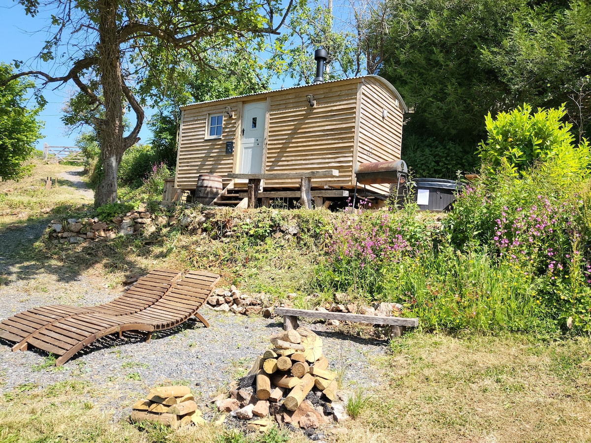 Hillside Hideaways Shepherd Hut & Hot Tub (Plum)