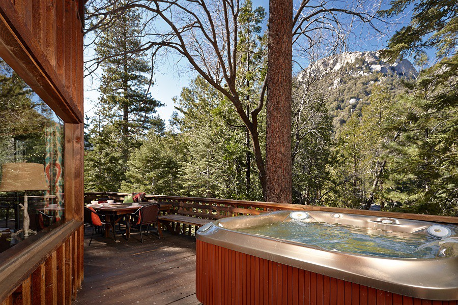 Lily Rock Lodge ：景观、热水浴缸和台球桌！