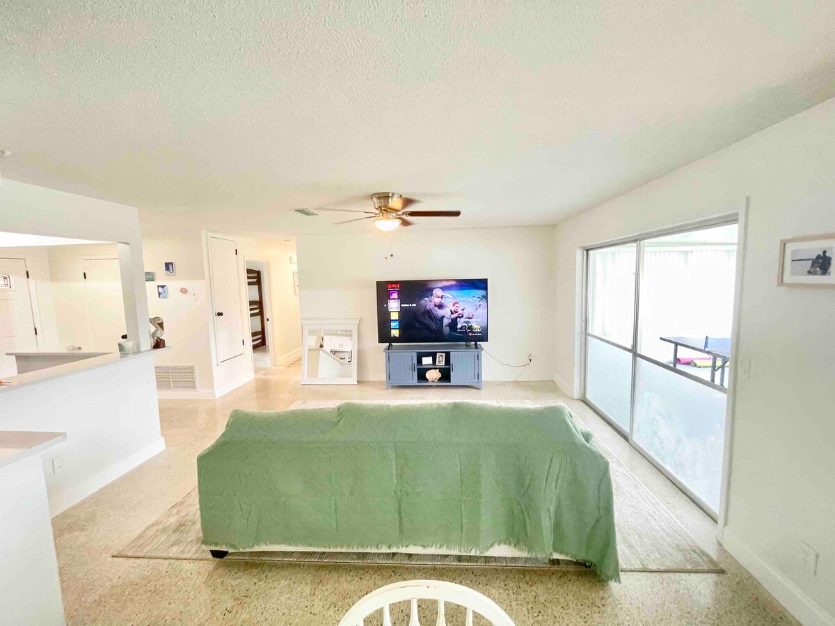 3BD Island Retreat Waterfront. Space Casita!