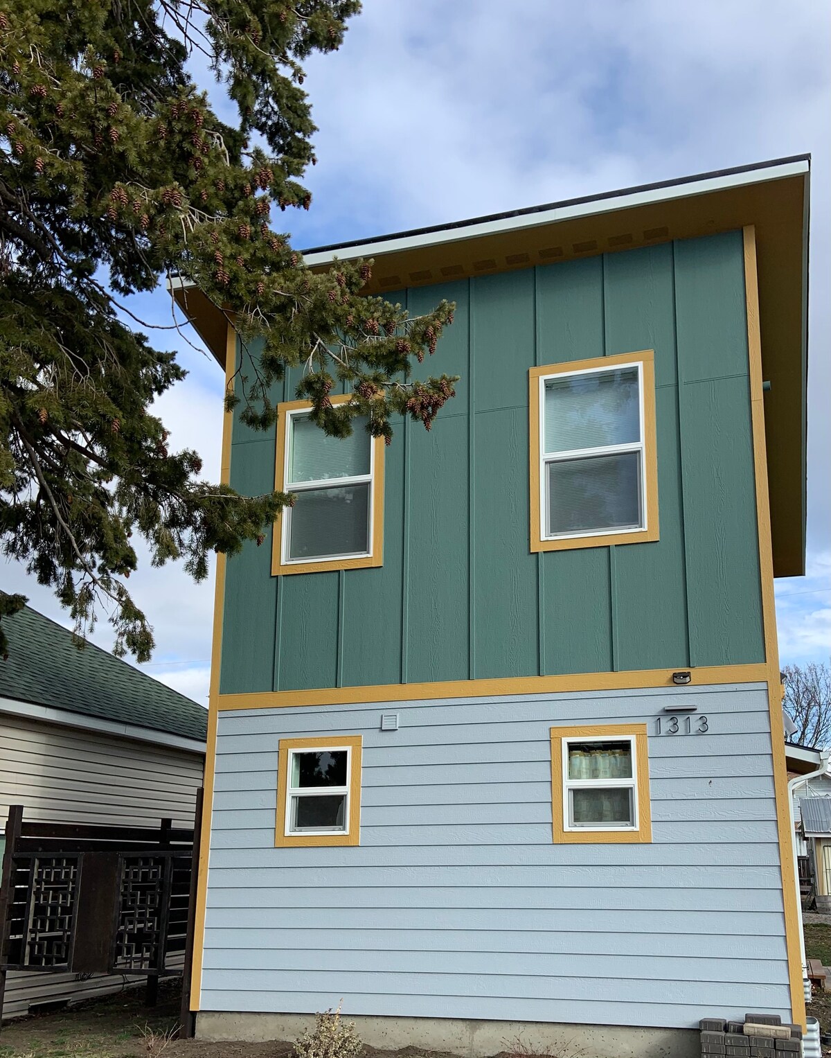 Modern Tiny Home- minutes from downtown La Grande!