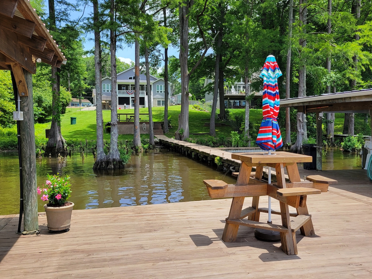 Waterfront Escape on the Chickahominy River