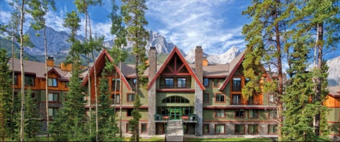 度假村有1间带泳池的卧室- Canmore-Banff