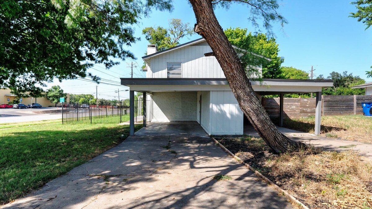 Austin home 15 minutes from downtown and airport!