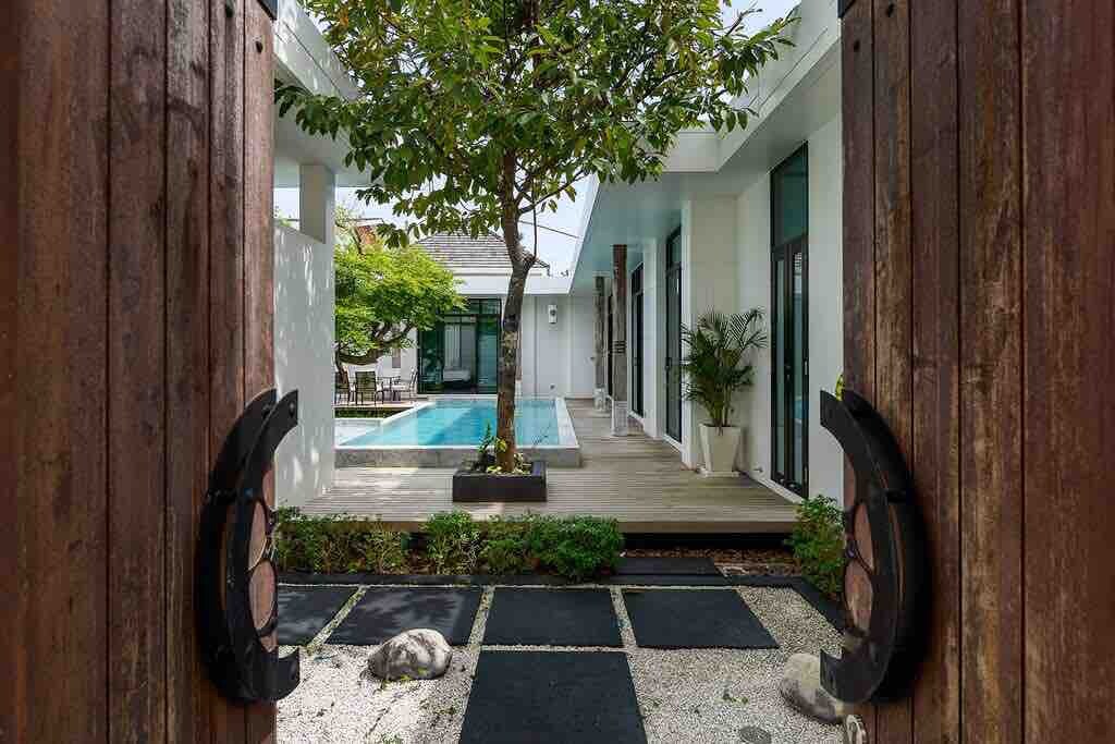 Chalong 3bed-room seaside pool villa